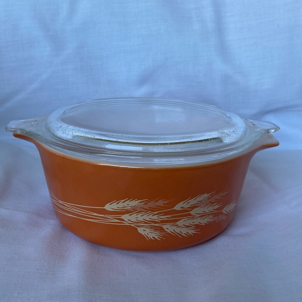 Pyrex 472-B Round Casserole 1972